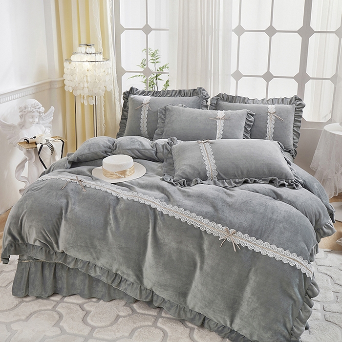 91家纺网 家纺一手货源 找家纺 卡迪亚家纺 2024新款牛奶绒床盖款公主风四件套-依琳系列 依琳-高级灰