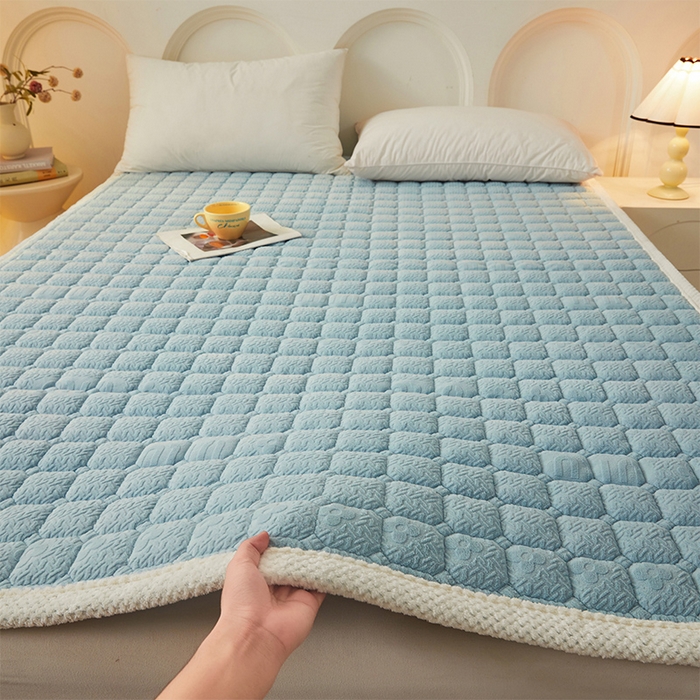 91家纺网 家纺一手货源 找家纺 丽诺床垫 2024新款加厚抗菌雕花绒保暖床垫 蓝色-雕花绒床褥