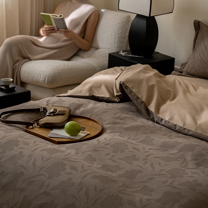 91家纺网 家纺一手货源 找家纺 2024新款老钱风复古秋冬全棉加厚立体浮雕磨毛四件套 茶檀