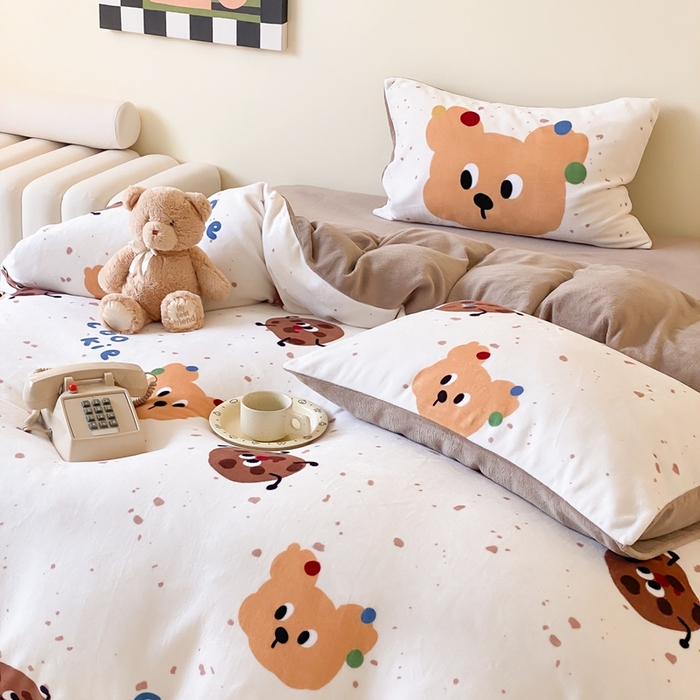 91家纺网 家纺一手货源 找家纺 时光里 2024新款数码印花牛奶绒四件套 曲奇小汪