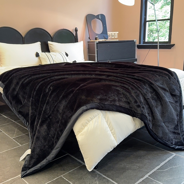 91家纺网 家纺一手货源 找家纺 2025新款纯色仿貂绒双面绒宝宝绒多功能休闲毯子办公室卧室复合毯子 黑色