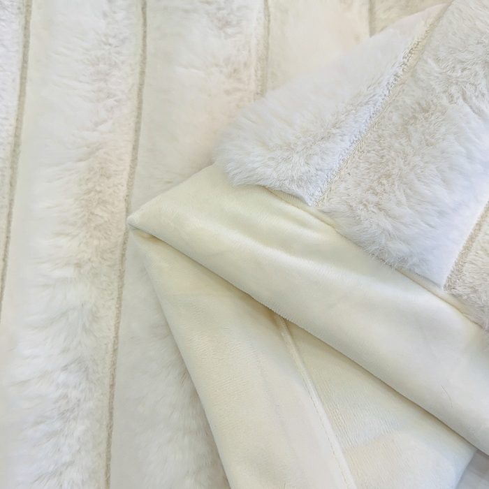 91家纺网 家纺一手货源 找家纺 2025新款兔毛绒大抽条复合毛毯柔软亲肤加厚保暖秋冬必备居家盖毯/沙发装饰多用款 白色