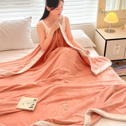 91家纺网 家纺一手货源 找家纺 （总）慕尚 2025新款简约双面牛奶绒刺绣多功能盖毯-郁金香