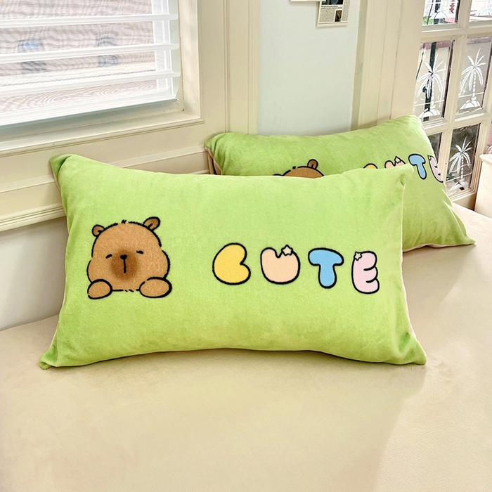 91家纺网 家纺一手货源 找家纺 浩诚 2024新款加厚保暖牛奶绒四件套印花卡通系列 水豚巴拉