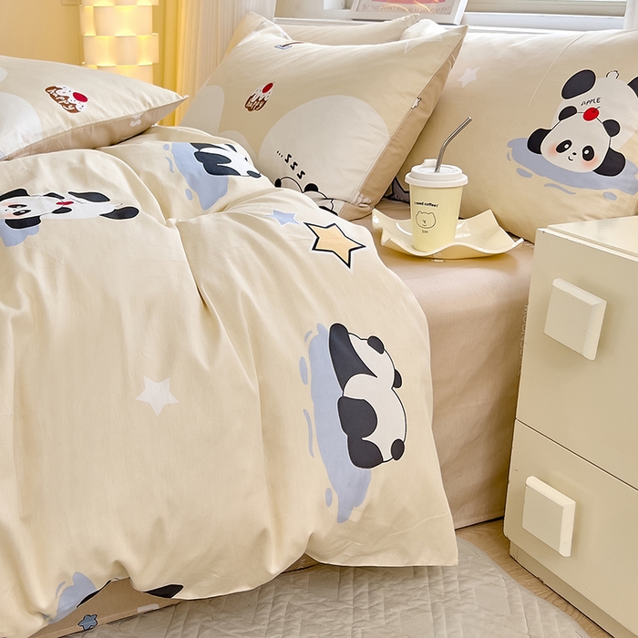 91家纺网 家纺一手货源 找家纺 拾物记 2024新款A类12868全棉喷气印花四件套 萌萌熊猫