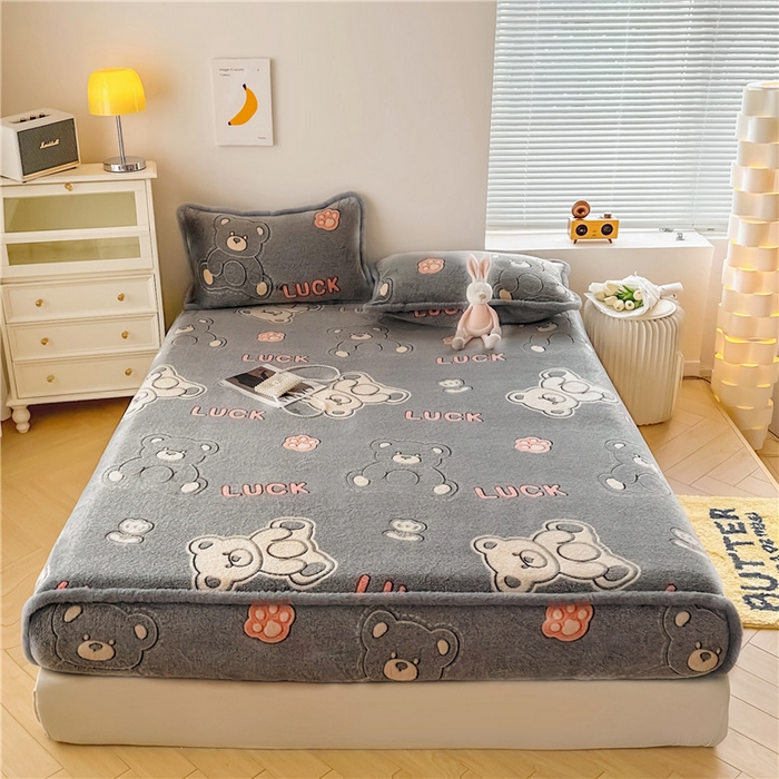 91家纺网 家纺一手货源 找家纺 喜居 喜居 2024新款雪花绒床笠印花牛奶绒床笠三件套单床笠 幸运小熊