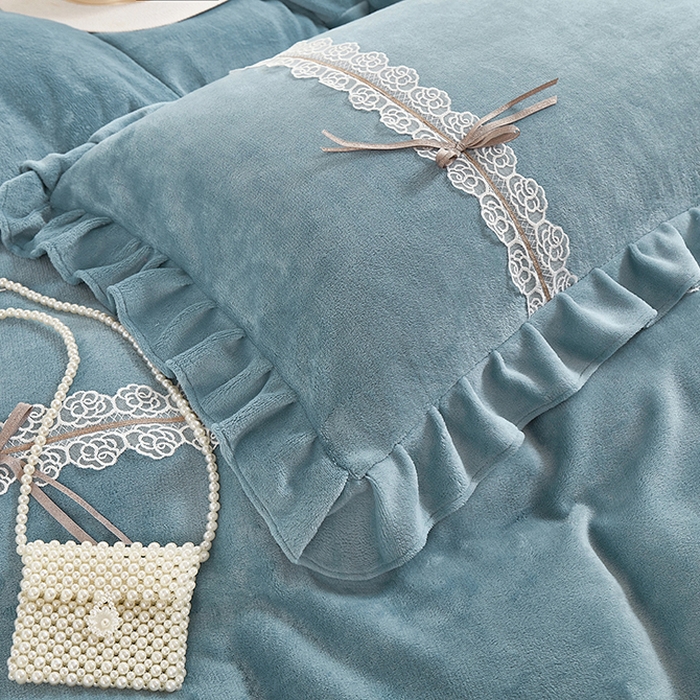 91家纺网 家纺一手货源 找家纺 卡迪亚家纺 2024新款牛奶绒床盖款公主风四件套-依琳系列 依琳-活力蓝