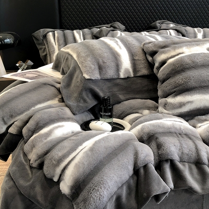 91家纺网 家纺一手货源 找家纺 （总）若未家居 LOVEWE HOUSE 2025秋冬皮草套件A版500克丹麦貂B版240克全消光牛奶绒高端四件套巴洛克