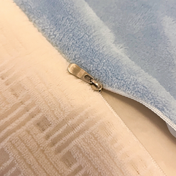 91家纺网 家纺一手货源 找家纺 857家居 2024新款雕花绒四件套-云朵系列 云朵蓝