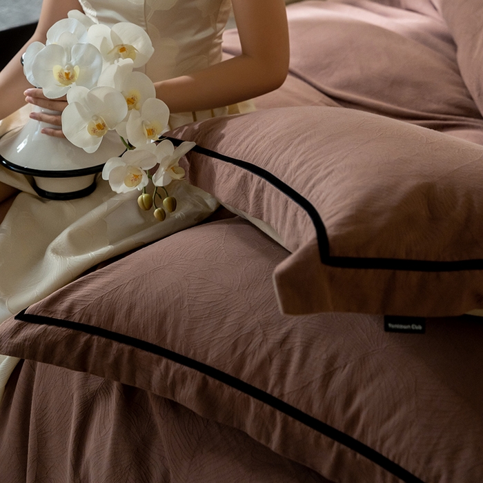 91家纺网 家纺一手货源 找家纺 2024新款老钱风复古秋冬全棉加厚立体浮雕磨毛四件套 朱砂栗