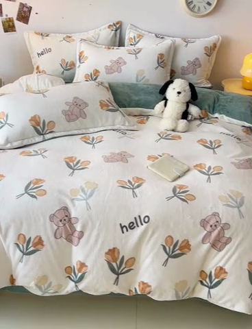 91家纺网 家纺一手货源 找家纺 大柏树 2025新款A类高克重亲肤舒适牛奶绒印花四件套-四件套可定制 艾薇-黄