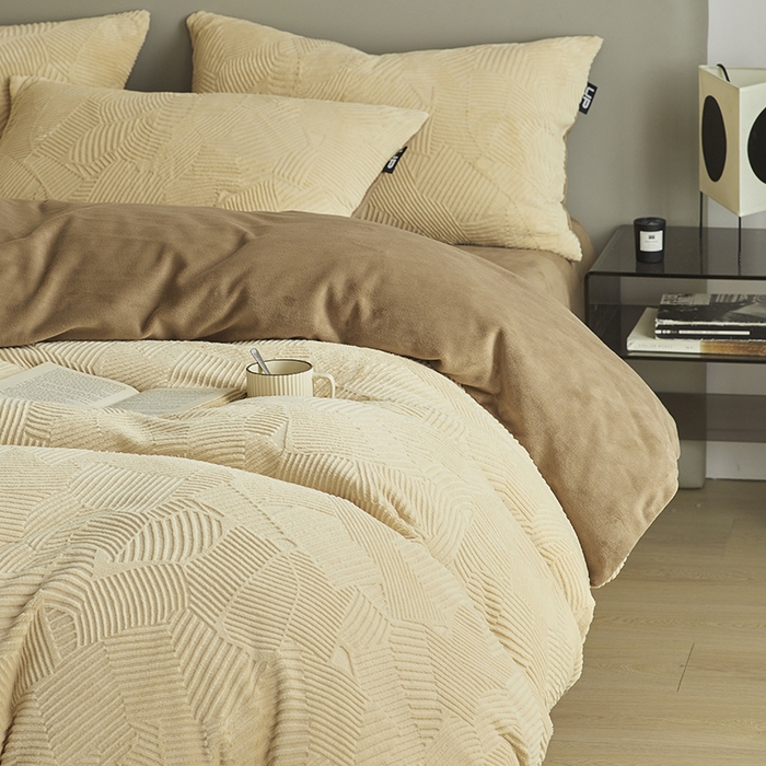 91家纺网 家纺一手货源 找家纺 千朵森 2024新款全消光烂花牛奶绒四件套-梵静系列 风格二 梵静-奶茶咖