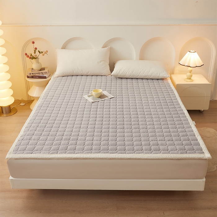 91家纺网 家纺一手货源 找家纺 丽诺床垫 2024新款加厚抗菌雕花绒保暖床垫 灰色-雕花绒床褥