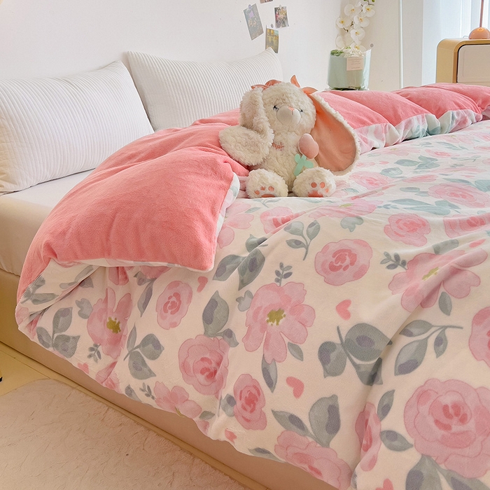 91家纺网 家纺一手货源 找家纺 大柏树 2025新款A类高克重亲肤舒适牛奶绒印花四件套-单被套可定制 朵柔-粉