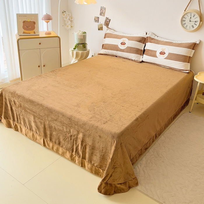 91家纺网 家纺一手货源 找家纺 大柏树 2025新款A类高克重亲肤舒适牛奶绒印花四件套-四件套可定制 布琪小熊-咖