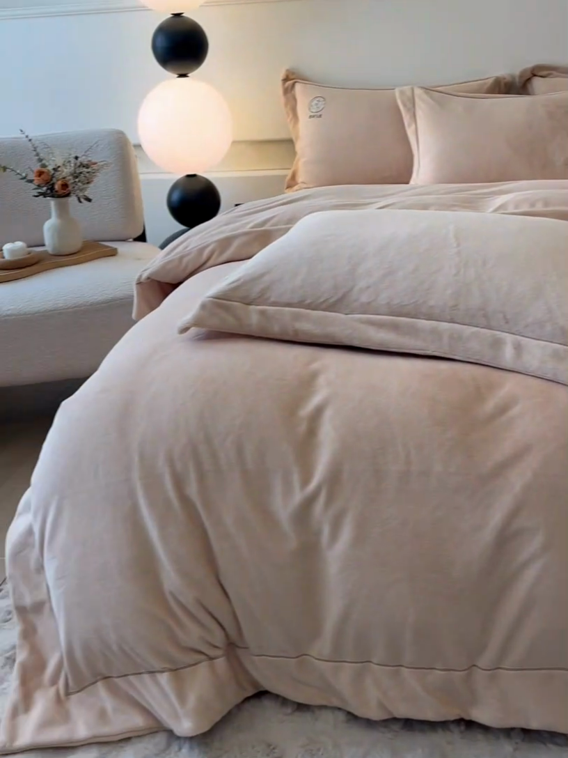 91家纺网 家纺一手货源 找家纺 新方向 2025新款全消光A类刺绣牛奶绒四件套-伊菲 伊菲-香槟