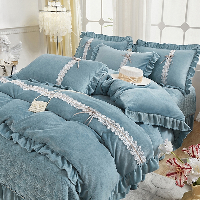 91家纺网 家纺一手货源 找家纺 卡迪亚家纺 2024新款牛奶绒床盖款公主风四件套-依琳系列 依琳-活力蓝