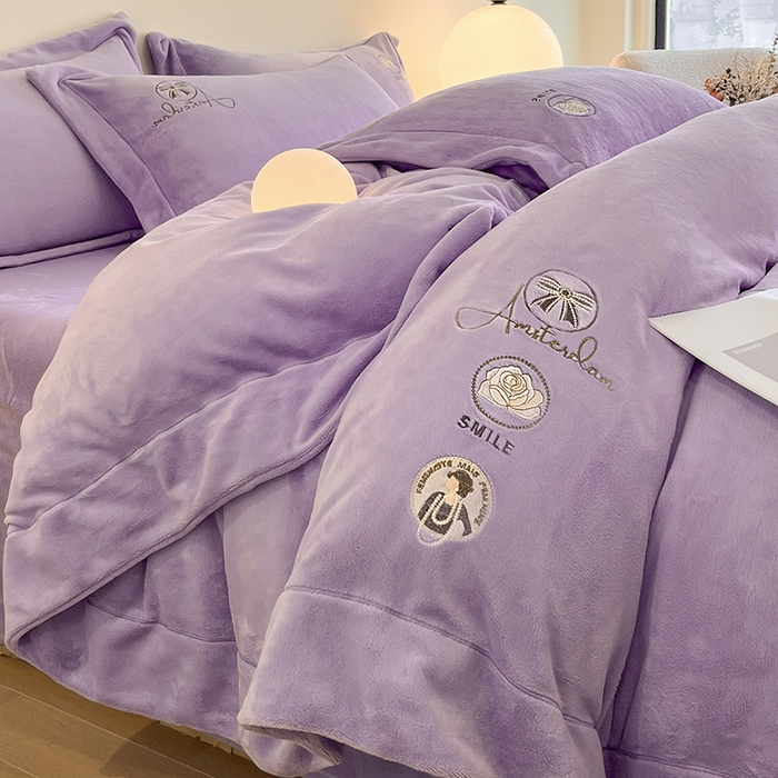 91家纺网 家纺一手货源 找家纺 新方向 2025新款全消光A类刺绣牛奶绒四件套-伊菲 伊菲-莫奈紫