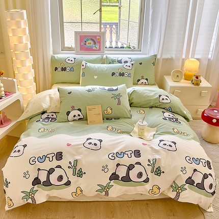91家纺网 家纺一手货源 找家纺 拾物记 2024新款A类12868全棉喷气印花四件套 熊猫戏水-绿