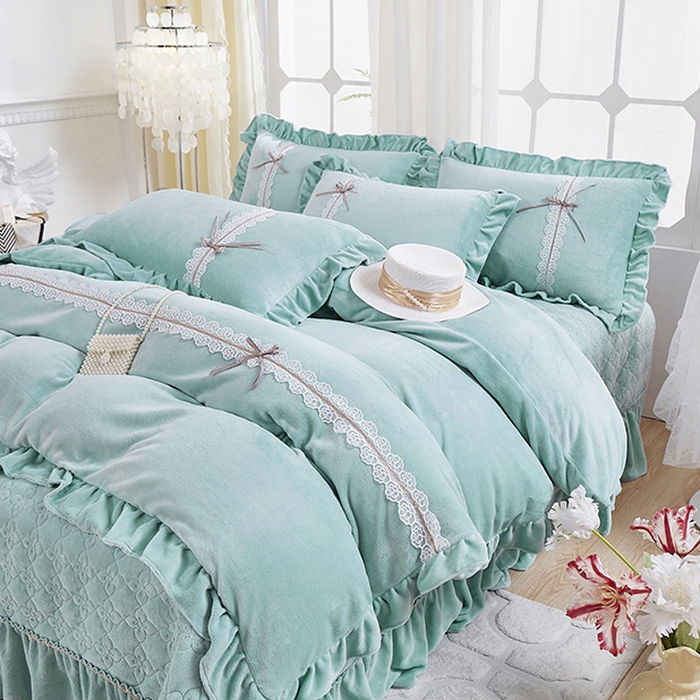 91家纺网 家纺一手货源 找家纺 卡迪亚家纺 2024新款牛奶绒床盖款公主风四件套-依琳系列 依琳-春湖绿