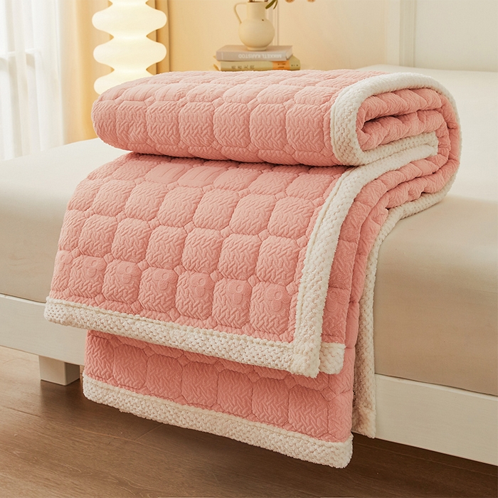 91家纺网 家纺一手货源 找家纺 丽诺床垫 2024新款加厚抗菌雕花绒保暖床垫 粉色-雕花绒床褥