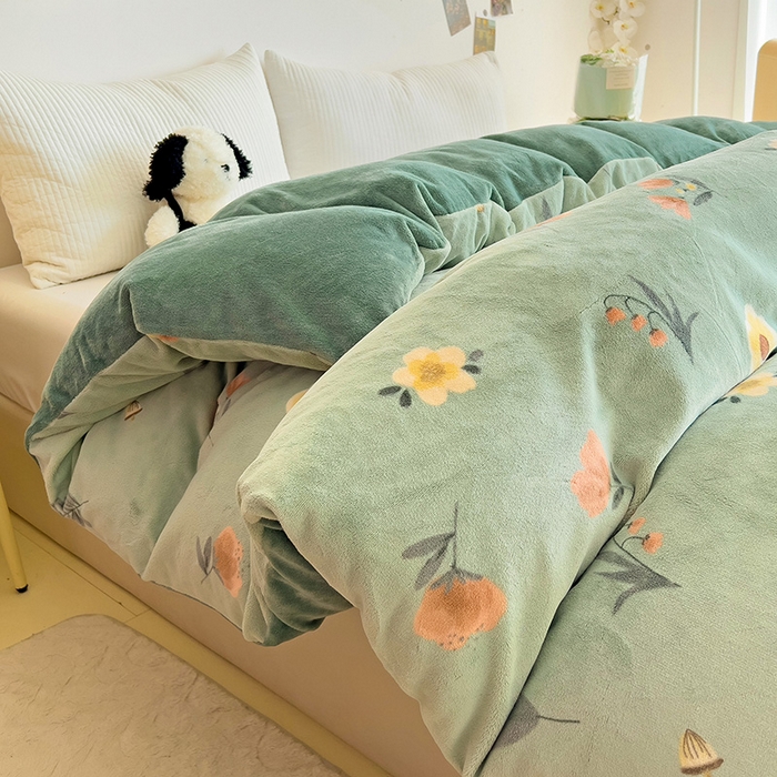 91家纺网 家纺一手货源 找家纺 大柏树 2025新款A类高克重亲肤舒适牛奶绒印花四件套-单被套可定制 春意浓-绿