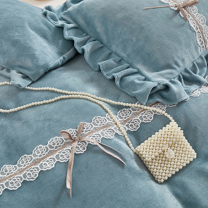 91家纺网 家纺一手货源 找家纺 卡迪亚家纺 2024新款牛奶绒床盖款公主风四件套-依琳系列 依琳-活力蓝