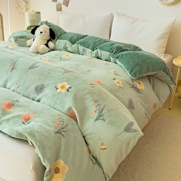 91家纺网 家纺一手货源 找家纺 大柏树 2025新款A类高克重亲肤舒适牛奶绒印花四件套-单被套可定制 春意浓-绿