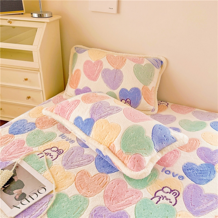 91家纺网 家纺一手货源 找家纺 喜居 喜居 2024新款雪花绒床笠印花牛奶绒床笠三件套单床笠 彩色爱心