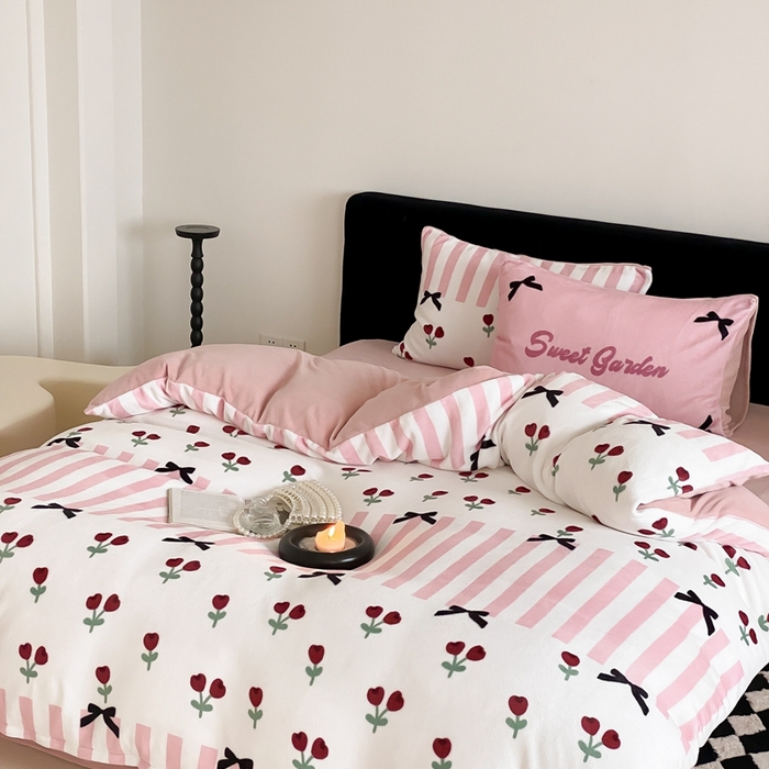 91家纺网 家纺一手货源 找家纺 时光里 2024新款数码印花牛奶绒四件套 甜蜜花园