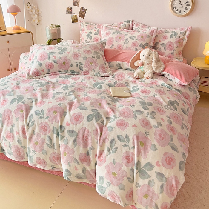 91家纺网 家纺一手货源 找家纺 大柏树 2025新款A类高克重亲肤舒适牛奶绒印花四件套-四件套可定制 朵柔-粉