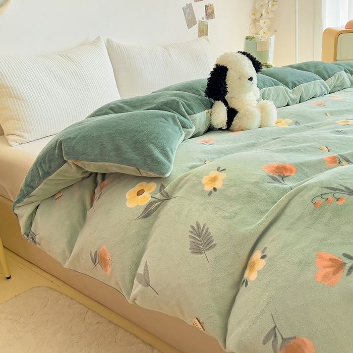 91家纺网 家纺一手货源 找家纺 大柏树 2025新款A类高克重亲肤舒适牛奶绒印花四件套-单被套可定制 春意浓-绿