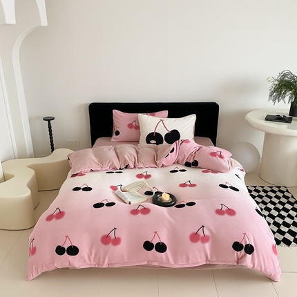 91家纺网 家纺一手货源 找家纺 时光里 2024新款数码印花牛奶绒四件套 樱桃