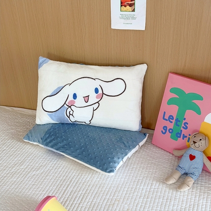 91家纺网 家纺一手货源 找家纺 2024新款牛奶绒豆豆枕三丽鸥牛奶绒枕头可拆洗豆豆枕儿童枕幼儿园枕头30*50cm/只 泡泡玉桂狗