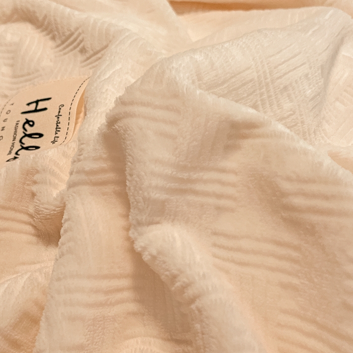 91家纺网 家纺一手货源 找家纺 857家居 2024新款雕花绒四件套-云朵系列 云朵黄