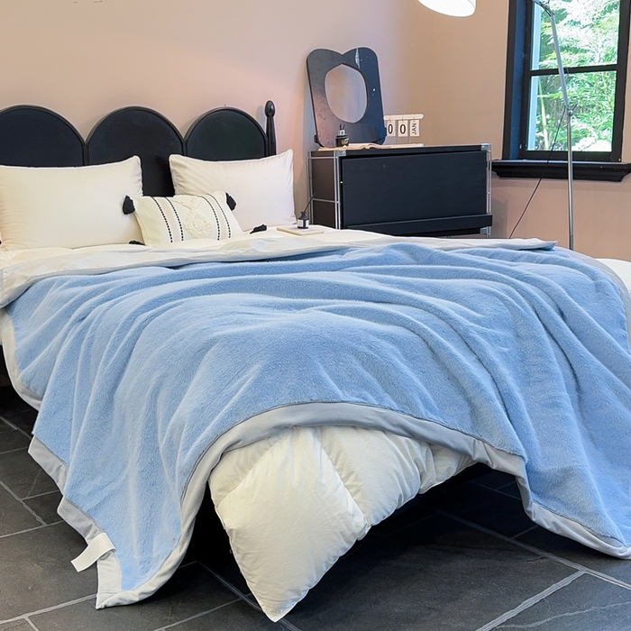 91家纺网 家纺一手货源 找家纺 2025新款纯色仿貂绒双面绒宝宝绒多功能休闲毯子办公室卧室复合毯子 天蓝