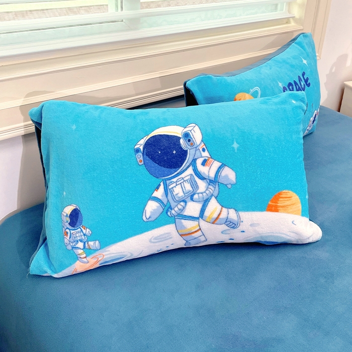 91家纺网 家纺一手货源 找家纺 浩诚 2024新款大版卡通高克重加厚保暖牛奶绒四件套太空人宇航员系列-原创设计 太空遨游