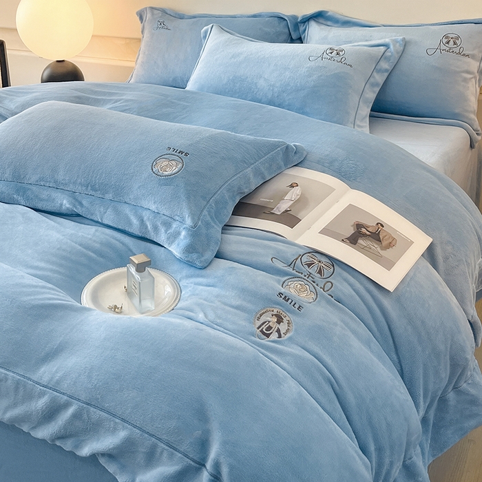 91家纺网 家纺一手货源 找家纺 新方向 2025新款全消光A类刺绣牛奶绒四件套-伊菲 伊菲-以太兰