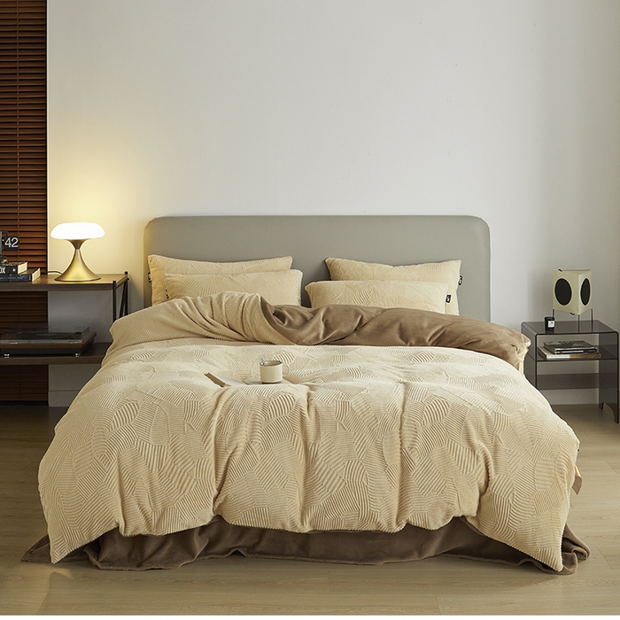 91家纺网 家纺一手货源 找家纺 千朵森 2024新款全消光烂花牛奶绒四件套-梵静系列 风格二 梵静-奶茶咖