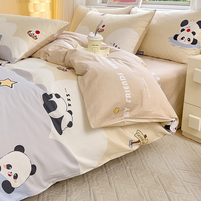 91家纺网 家纺一手货源 找家纺 拾物记 2024新款A类12868全棉喷气印花四件套 萌萌熊猫