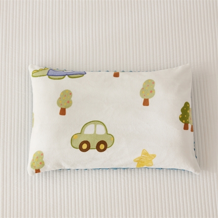 91家纺网 家纺一手货源 找家纺 艾佳宝贝 2024新款牛奶豆豆绒儿童枕 枕头-泡泡龙龙