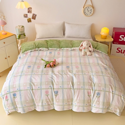 91家纺网 家纺一手货源 找家纺 大柏树 2025新款A类高克重亲肤舒适牛奶绒印花四件套-单被套可定制 悸动