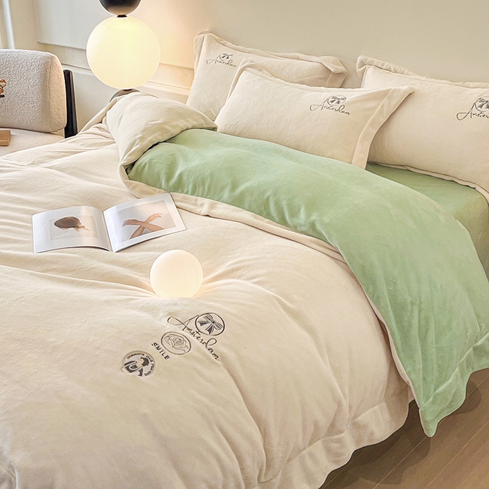 91家纺网 家纺一手货源 找家纺 新方向 2025新款全消光A类刺绣牛奶绒四件套-伊菲 伊菲-奶油白