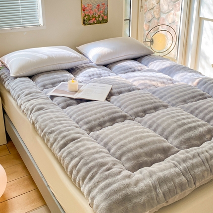 91家纺网 家纺一手货源 找家纺 （总）缦卡琳家纺 2024新款A类高克重纯色兔毛绒床垫