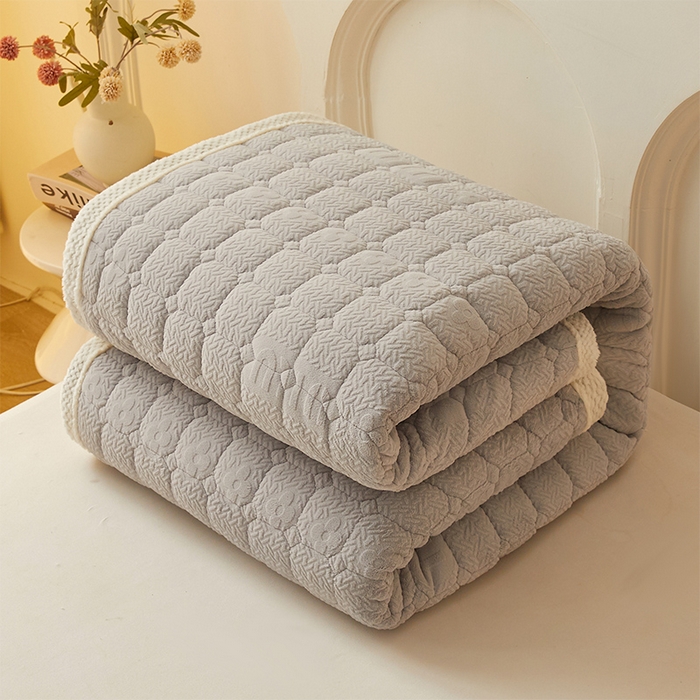 91家纺网 家纺一手货源 找家纺 丽诺床垫 2024新款加厚抗菌雕花绒保暖床垫 灰色-雕花绒床褥