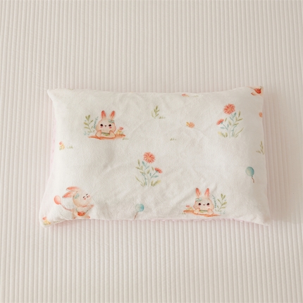 91家纺网 家纺一手货源 找家纺 （总）艾佳宝贝 2024新款牛奶豆豆绒儿童枕