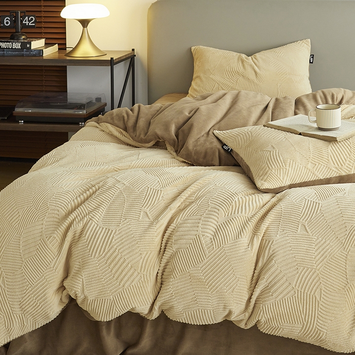 91家纺网 家纺一手货源 找家纺 千朵森 2024新款全消光烂花牛奶绒四件套-梵静系列 风格二 梵静-奶茶咖