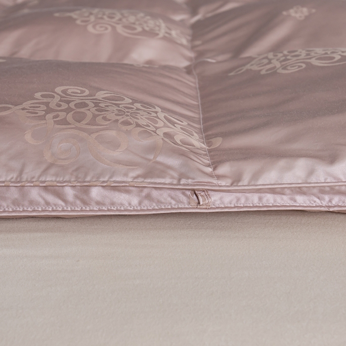 91家纺网 家纺一手货源 找家纺 静若居2024新款羽绒被壳高精密真丝提花羽绒被壳单层防绒婚庆款 粉色