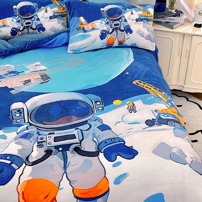 91家纺网 家纺一手货源 找家纺 浩诚 2024新款大版卡通高克重加厚保暖牛奶绒四件套太空人宇航员系列-原创设计 星际工程