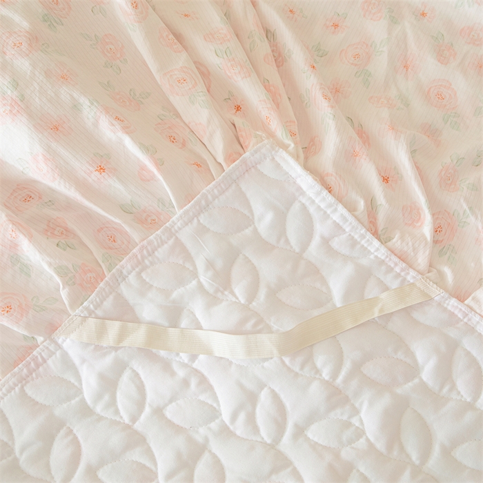 91家纺网 家纺一手货源 找家纺 十个点家纺 2024新款云锦棉印花晚秋系列床头罩 红粉世家